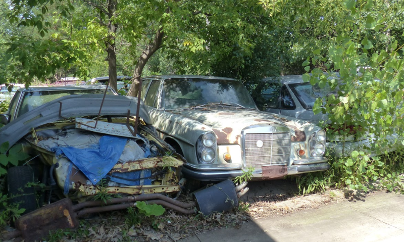 Illustration for article titled A Michigan Town Is Forcing This Man To Sell 20 Old Cars Off His Property Every Month